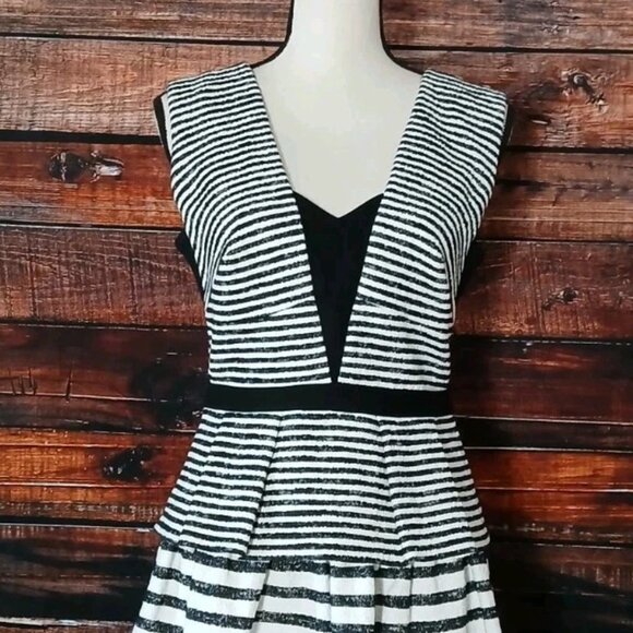 BCBGMAXAZRIA Piper Dress Size 8 Black White Striped Peplum - Picture 2 of 13